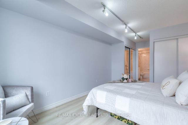 208 - 39 Pemberton Ave, Condo with 2 bedrooms, 2 bathrooms and 1 parking in Toronto ON | Image 13