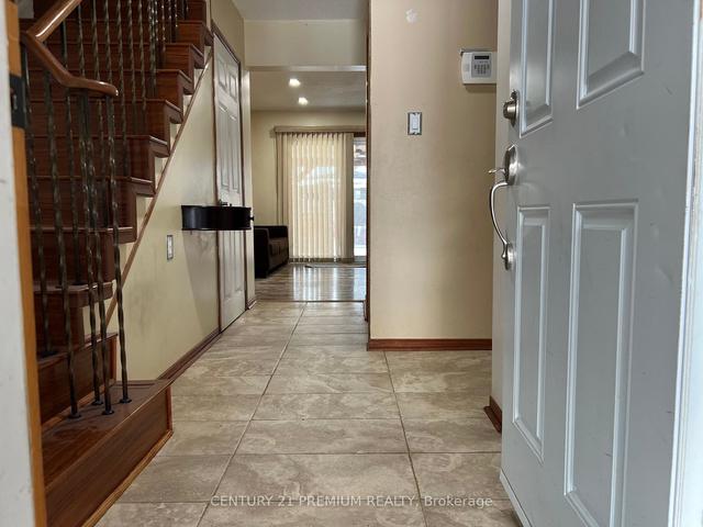 6 Clearview Crt, House detached with 3 bedrooms, 2 bathrooms and 3 parking in Brampton ON | Image 9
