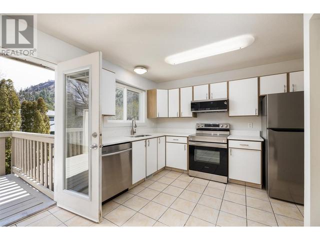 2729 Riffington Place, House attached with 2 bedrooms, 1 bathrooms and 2 parking in West Kelowna BC | Image 4