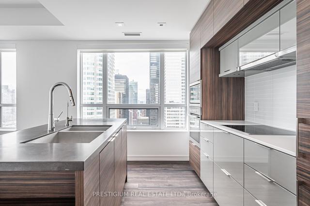 2909 - 88 Scott St, Condo with 2 bedrooms, 2 bathrooms and 1 parking in Toronto ON | Image 5