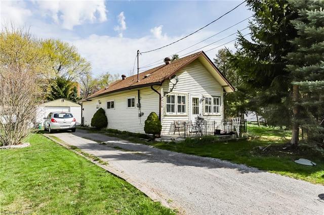3914 Alexandra Road, House detached with 2 bedrooms, 1 bathrooms and 4 parking in Fort Erie ON | Image 1