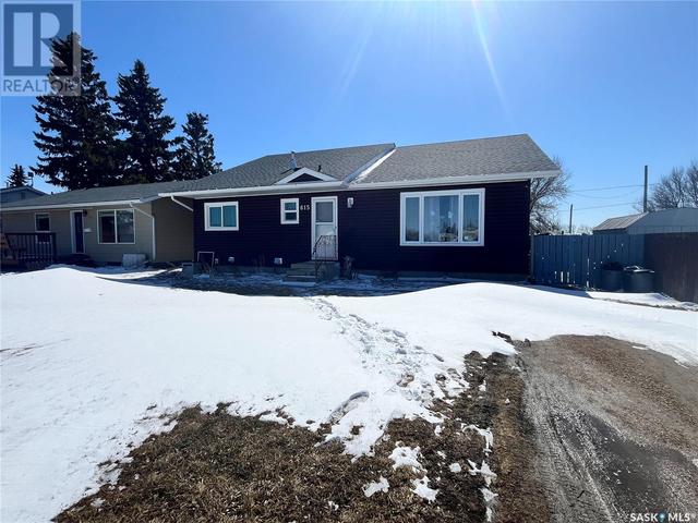 615 1st Avenue S, House detached with 5 bedrooms, 2 bathrooms and null parking in Bruno SK | Image 2