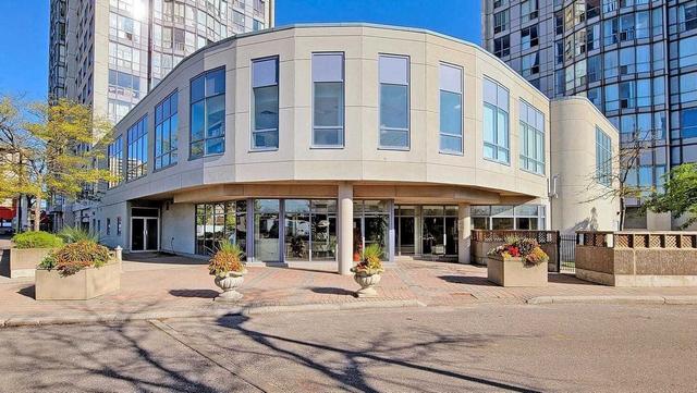 1215 - 2550 Lawrence Ave, Condo with 1 bedrooms, 1 bathrooms and 1 parking in Toronto ON | Image 3