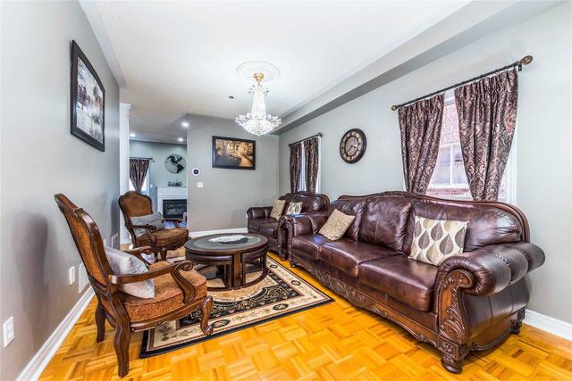 7245 Magistrate Terr, House detached with 4 bedrooms, 4 bathrooms and 6 parking in Mississauga ON | Image 4
