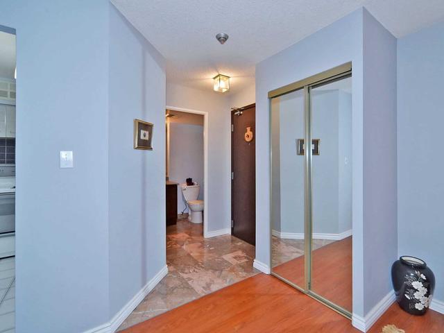 1602 - 30 Greenfield Ave, Condo with 1 bedrooms, 2 bathrooms and 1 parking in Toronto ON | Image 3