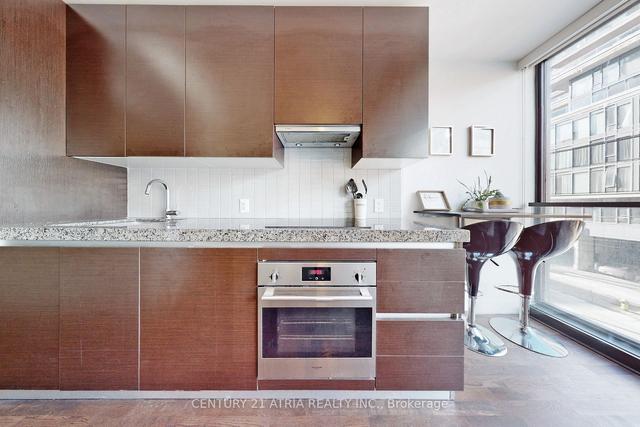 221 - 629 King St W, Condo with 1 bedrooms, 1 bathrooms and 0 parking in Toronto ON | Image 2