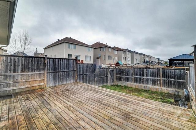 32 Torbec Avenue, Townhouse with 3 bedrooms, 3 bathrooms and 2 parking in Ottawa ON | Image 30