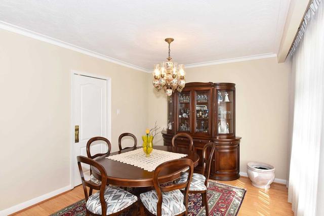 52 Lilywood Rd, House detached with 3 bedrooms, 2 bathrooms and 5 parking in Toronto ON | Image 40