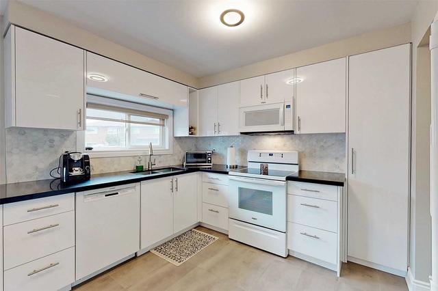 30 Primula Cres, House semidetached with 3 bedrooms, 2 bathrooms and 3 parking in Toronto ON | Image 2