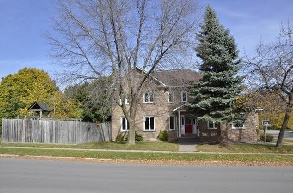 1181 Jonathan Dr, House detached with 4 bedrooms, 4 bathrooms and 4 parking in Oakville ON | Image 2