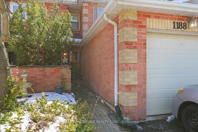 1188 Mccraney St E, House attached with 3 bedrooms, 3 bathrooms and 3 parking in Oakville ON | Image 12