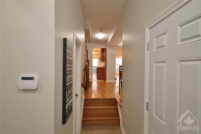 1267 Shillington Avenue, Townhouse with 3 bedrooms, 4 bathrooms and 2 parking in Ottawa ON | Image 3