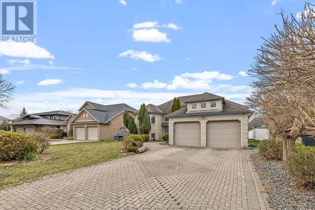 511 Christina Crescent, House detached with 5 bedrooms, 2 bathrooms and null parking in Windsor ON | Image 2