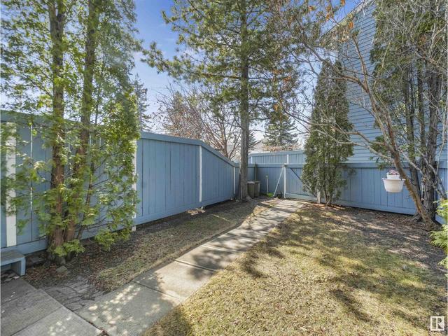 1052 106 St Nw, House attached with 3 bedrooms, 1 bathrooms and 2 parking in Edmonton AB | Image 34