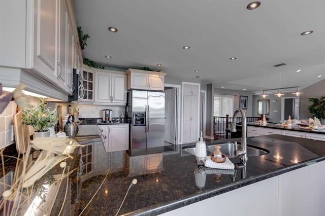 10 Aino Beach Rd, House detached with 1 bedrooms, 3 bathrooms and 12 parking in Kawartha Lakes ON | Image 3