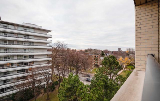 805 - 22 Shallmar Blvd, Condo with 1 bedrooms, 1 bathrooms and 1 parking in Toronto ON | Image 7