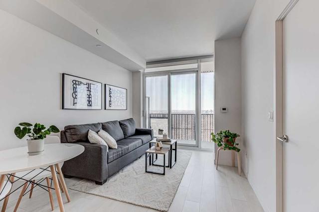 5207 - 8 Eglinton Ave, Condo with 1 bedrooms, 1 bathrooms and 0 parking in Toronto ON | Image 1