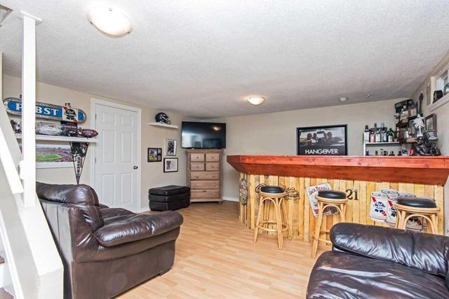 215 Lake Ave N, Townhouse with 3 bedrooms, 2 bathrooms and 1 parking in Hamilton ON | Image 14
