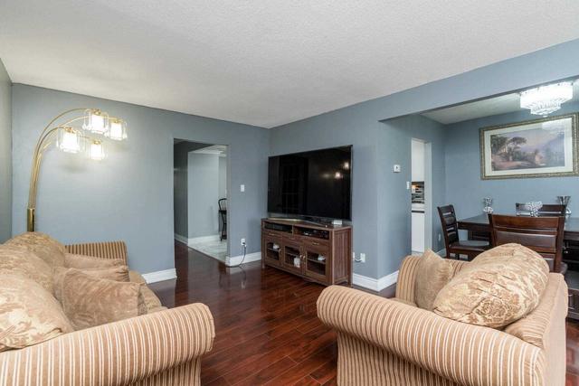 14 Greenwich Circ, Townhouse with 3 bedrooms, 3 bathrooms and 2 parking in Brampton ON | Image 3