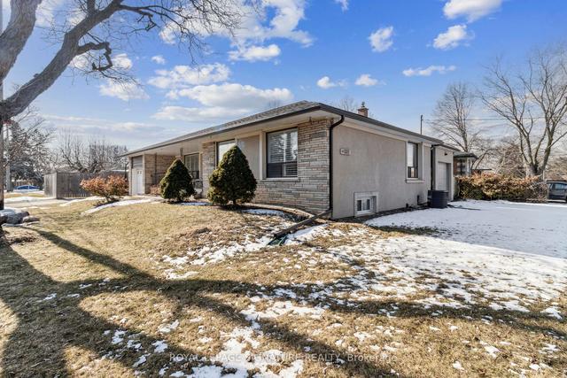 61 Coral Gable Dr, House detached with 3 bedrooms, 2 bathrooms and 8 parking in Toronto ON | Image 23