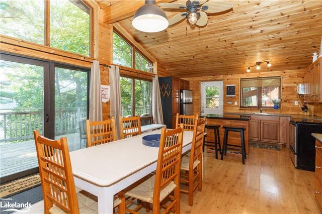 236 Macbeth Island, House detached with 3 bedrooms, 1 bathrooms and null parking in Bracebridge ON | Image 2