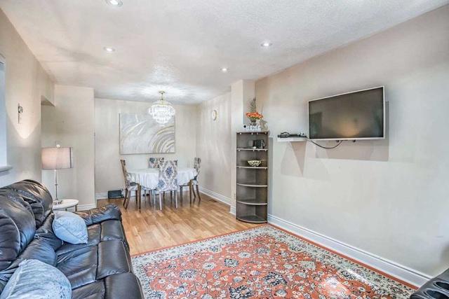 44 Fleetwood Cres, Townhouse with 3 bedrooms, 3 bathrooms and 2 parking in Brampton ON | Image 30