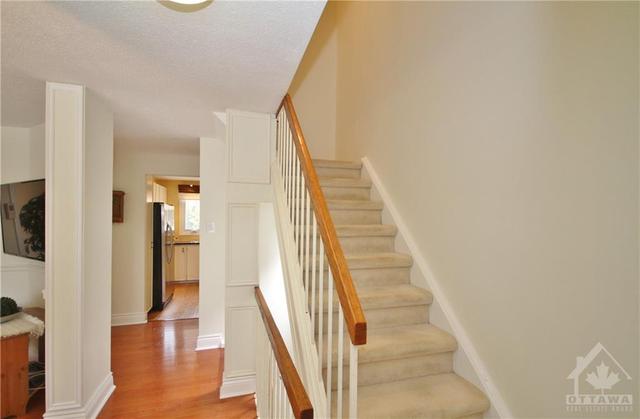 1041 Barwell Avenue, Home with 3 bedrooms, 3 bathrooms and 6 parking in Ottawa ON | Image 16