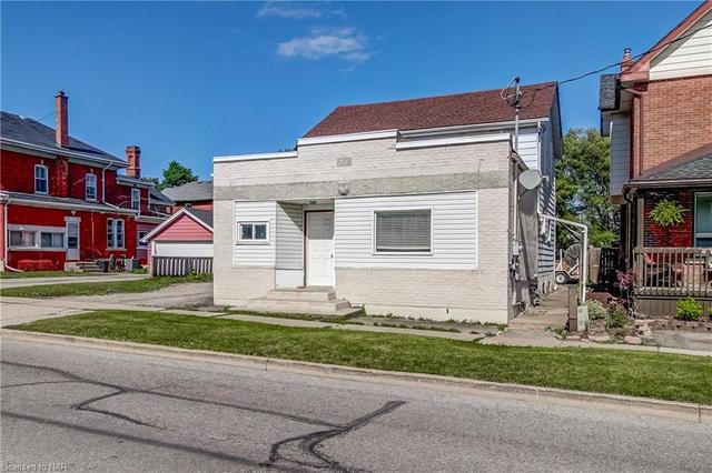 66 Pine Street N, House detached with 5 bedrooms, 2 bathrooms and null parking in Thorold ON | Image 5