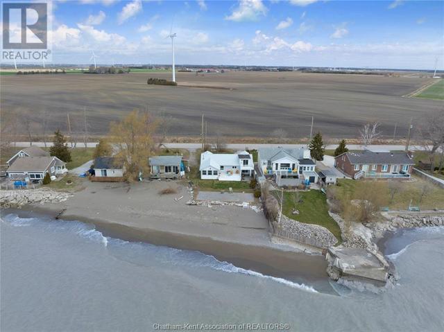 18420 Erie Shore Drive, House detached with 3 bedrooms, 2 bathrooms and null parking in Chatham Kent ON | Image 3