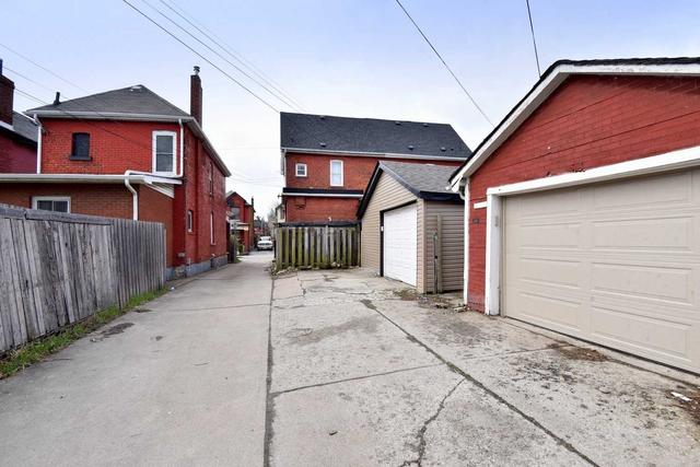 214 Sherman Ave N, House detached with 3 bedrooms, 2 bathrooms and 2 parking in Hamilton ON | Image 2