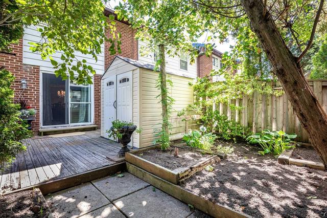 2088 Lakeshore Rd W, Townhouse with 3 bedrooms, 2 bathrooms and 1 parking in Oakville ON | Image 23