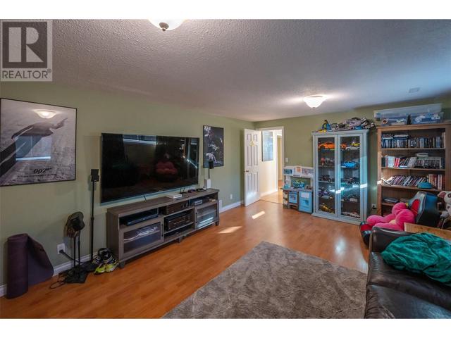 14415 Latimer Avenue, House detached with 5 bedrooms, 2 bathrooms and 1 parking in Summerland BC | Image 22