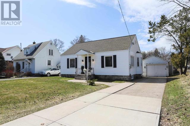 183 Upton Rd, House detached with 2 bedrooms, 1 bathrooms and null parking in Sault Ste. Marie ON | Image 3