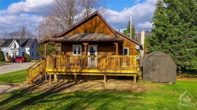 16 Brock Street, House detached with 2 bedrooms, 1 bathrooms and 2 parking in Rideau Lakes ON | Card Image