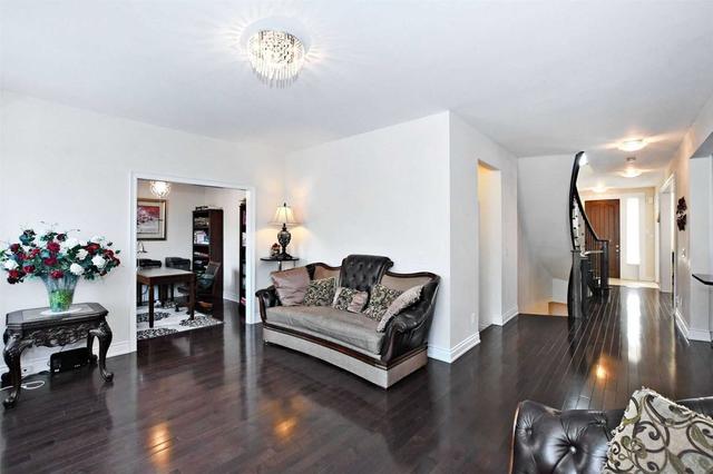 35 Pheasant Dr, House detached with 4 bedrooms, 4 bathrooms and 7 parking in Richmond Hill ON | Image 5