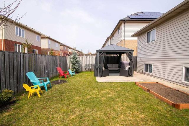 10 Hannah Cres, House detached with 3 bedrooms, 2 bathrooms and 3 parking in Hamilton ON | Image 33