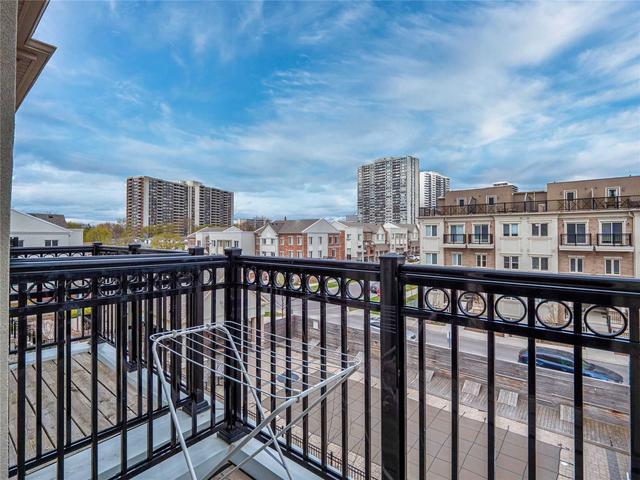 226 - 15 Coneflower Cres, Townhouse with 2 bedrooms, 2 bathrooms and 1 parking in Toronto ON | Image 2