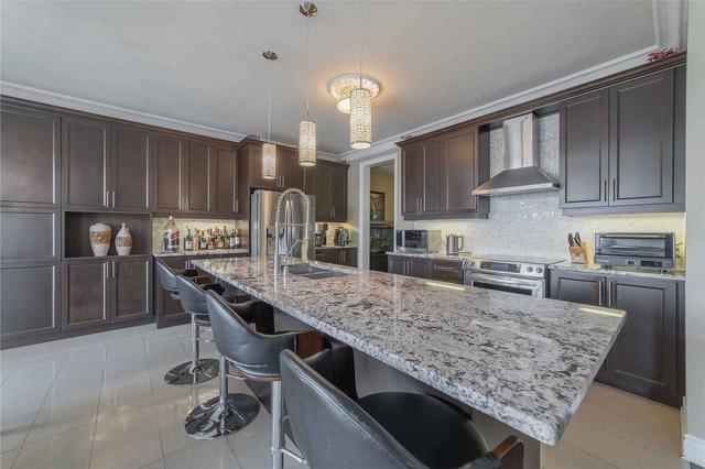 35 Godliman Rd, House detached with 4 bedrooms, 5 bathrooms and 6 parking in Brampton ON | Image 6