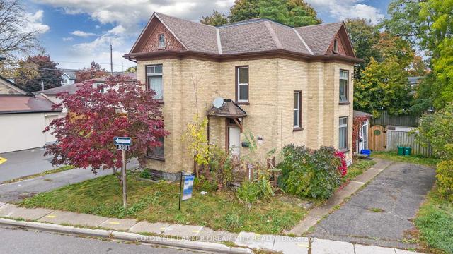 831 Laurel St, House detached with 2 bedrooms, 2 bathrooms and 4 parking in Cambridge ON | Image 12
