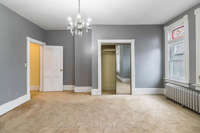 372 St Clarens Ave, House detached with 4 bedrooms, 2 bathrooms and 3 parking in Toronto ON | Image 11