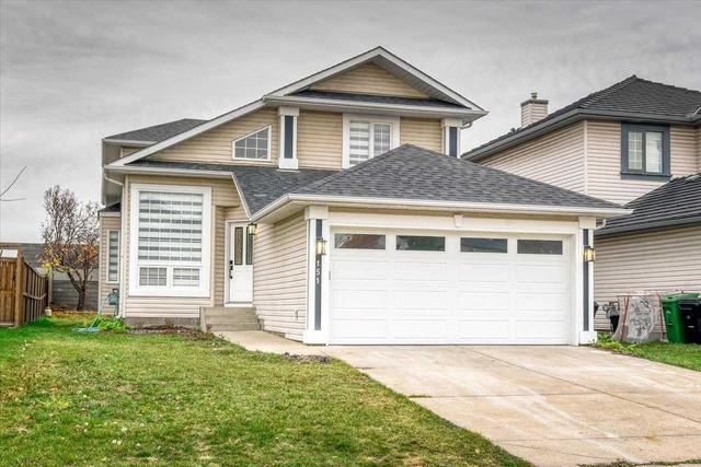 151 Douglas Ridge Mews Se, House detached with 3 bedrooms, 2 bathrooms and 4 parking in Calgary AB | Image 1