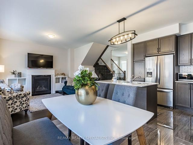 7 Dolobram Tr, House semidetached with 3 bedrooms, 3 bathrooms and 3 parking in Brampton ON | Image 5