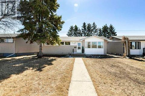 5721 35 Street, House detached with 4 bedrooms, 1 bathrooms and 2 parking in Red Deer AB | Card Image