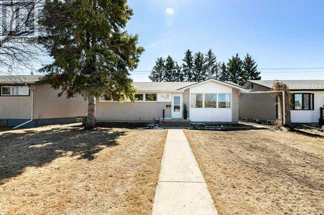 5721 35 Street, House detached with 4 bedrooms, 1 bathrooms and 2 parking in Red Deer AB | Image 1