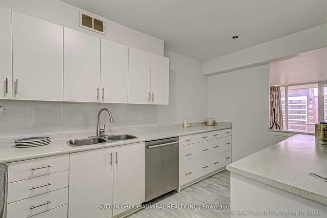 902 - 25 Four Winds Dr, Condo with 2 bedrooms, 1 bathrooms and 1 parking in Toronto ON | Image 12