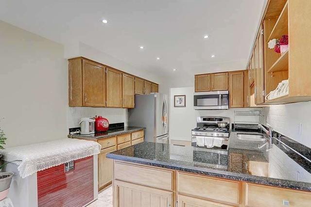 123 Mccabe Cres, House detached with 4 bedrooms, 4 bathrooms and 6 parking in Vaughan ON | Image 5
