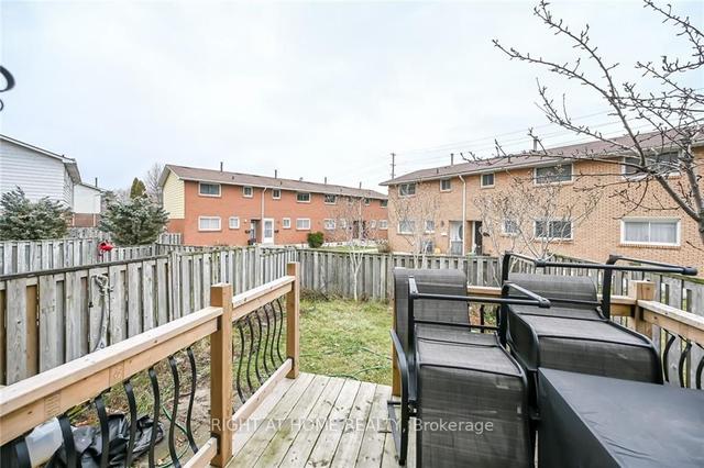 11 - 161 Berkindale Dr, Townhouse with 3 bedrooms, 2 bathrooms and 2 parking in Hamilton ON | Image 8