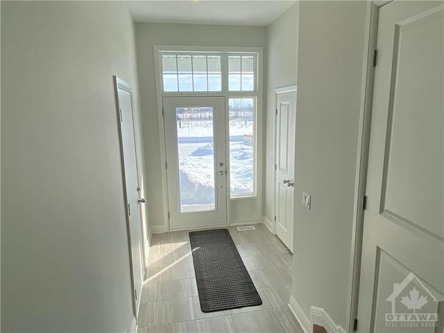62 Loggerhead Heights, Townhouse with 3 bedrooms, 4 bathrooms and 2 parking in Ottawa ON | Image 3