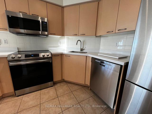 604 - 140 Bathurst St, Condo with 2 bedrooms, 1 bathrooms and 1 parking in Toronto ON | Image 24