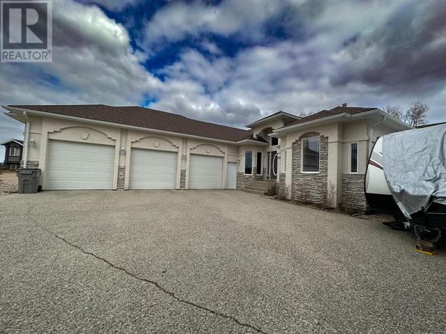 118 Park Drive, House detached with 4 bedrooms, 3 bathrooms and 6 parking in Whitecourt AB | Image 2
